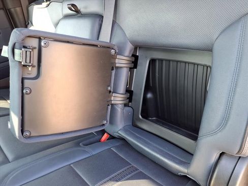 Used 2022 Chevrolet Silverado 1500 High Country w/ High Country Premium Package image 18