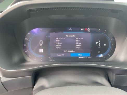 Used 2024 Volvo XC40 B5 Core AWD/4WD image 5