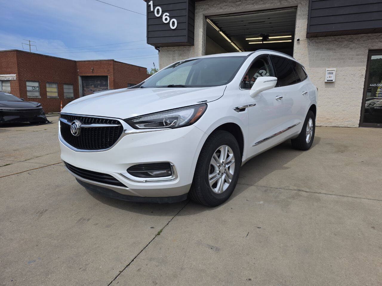 Used 2020 Buick Enclave Essence FWD image 3