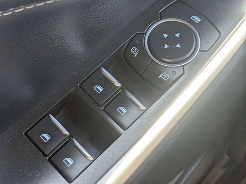 Used 2022 Ford Explorer XLT w/ Equipment Group 202A AWD/4WD image 25