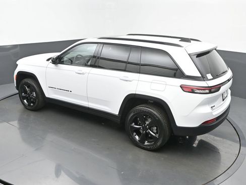 New 2025 Jeep Grand Cherokee Altitude image 40