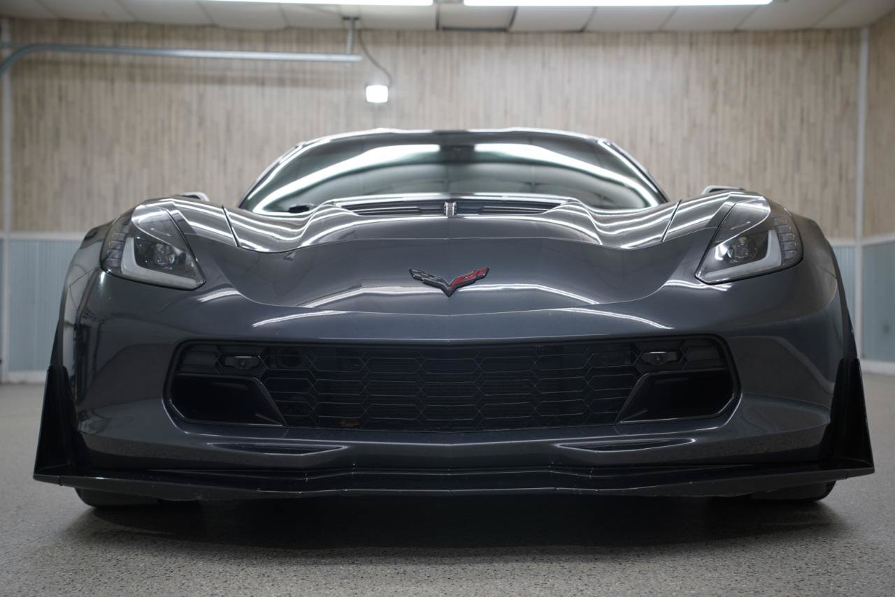 Used 2017 Chevrolet Corvette Z06 w/ Z07 Performance Package RWD image 3