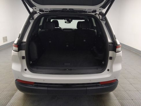 Used 2023 Jeep Grand Cherokee Altitude AWD/4WD image 29