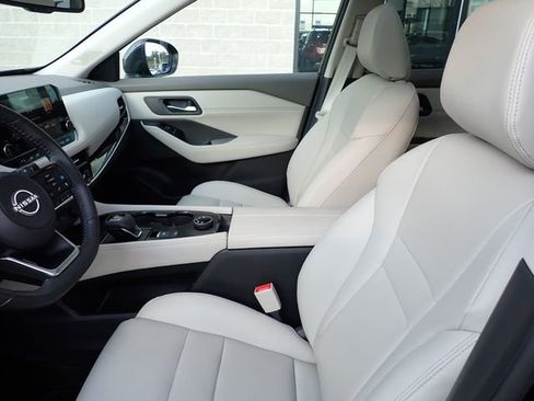 Used 2023 Nissan Rogue SL w/ SL Premium Package image 12