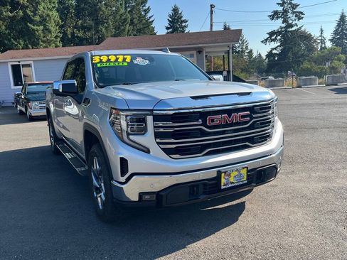 Used 2022 GMC Sierra 1500 SLT w/ SLT Premium Plus Package AWD/4WD image 13