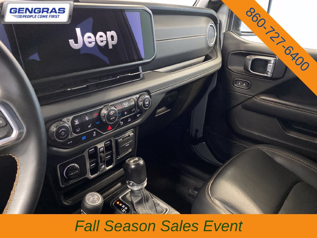 Used 2024 Jeep Wrangler Unlimited Sahara w/ Technology Group AWD/4WD image 16