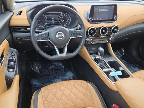 Used 2025 Nissan Sentra SV w/ SV Premium Package image 17