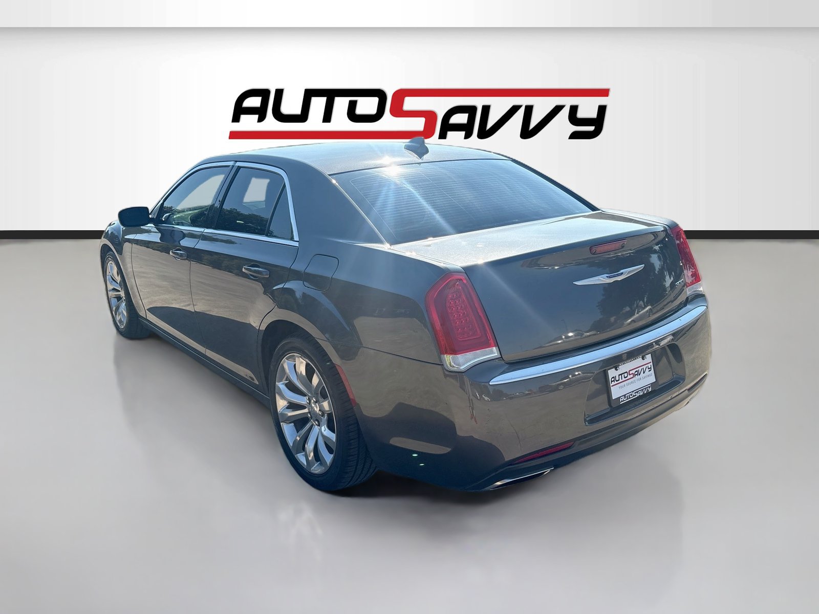 Used 2019 Chrysler 300 Touring w/ Chrome Appearance Package RWD image 5