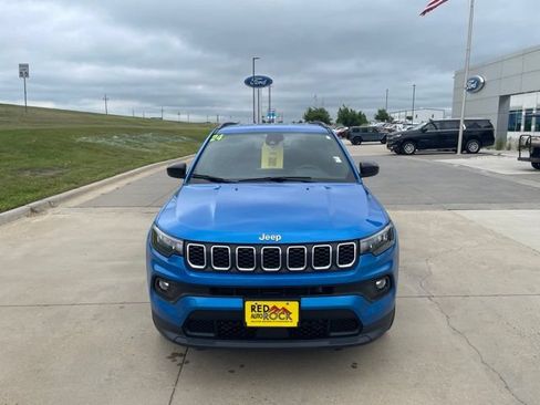 Used 2024 Jeep Compass Latitude AWD/4WD image 7