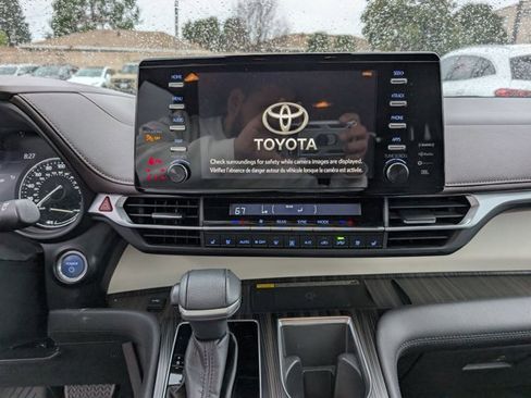 Used 2021 Toyota Sienna Platinum image 12