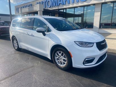 Used 2023 Chrysler Pacifica Touring-L