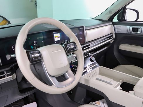 Used 2025 Hyundai Santa Fe SEL FWD image 22