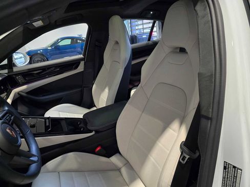 Used 2025 Porsche Panamera GTS image 31