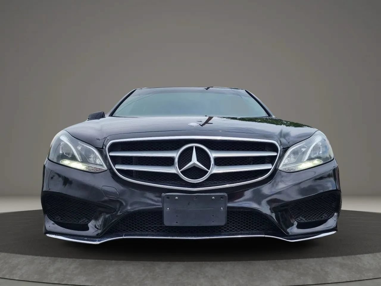 Used 2014 Mercedes-Benz E 350 4MATIC Sedan image 2