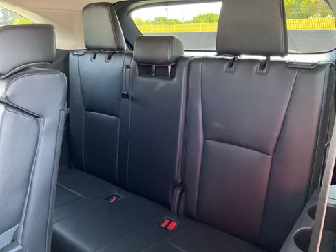 Used 2024 Toyota Highlander XLE FWD image 28