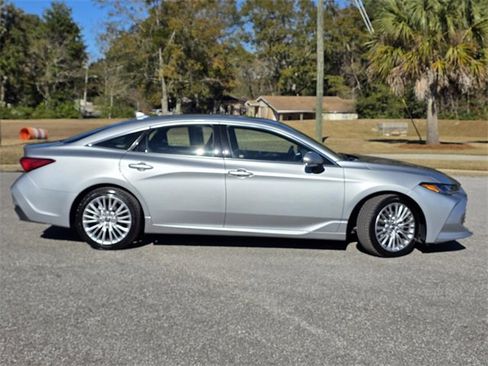 Used 2019 Toyota Avalon Limited image 34