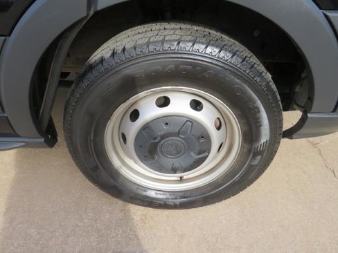 Used 2018 Ford Transit 150 XL image 34