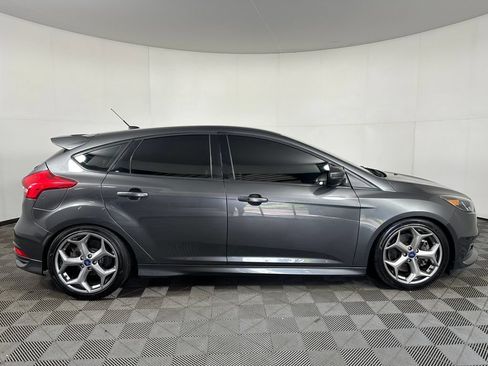 Used 2017 Ford Focus ST FWD image 6