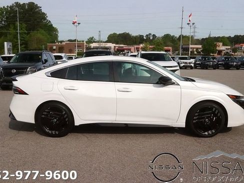 New 2026 Nissan Sentra SR FWD image 4
