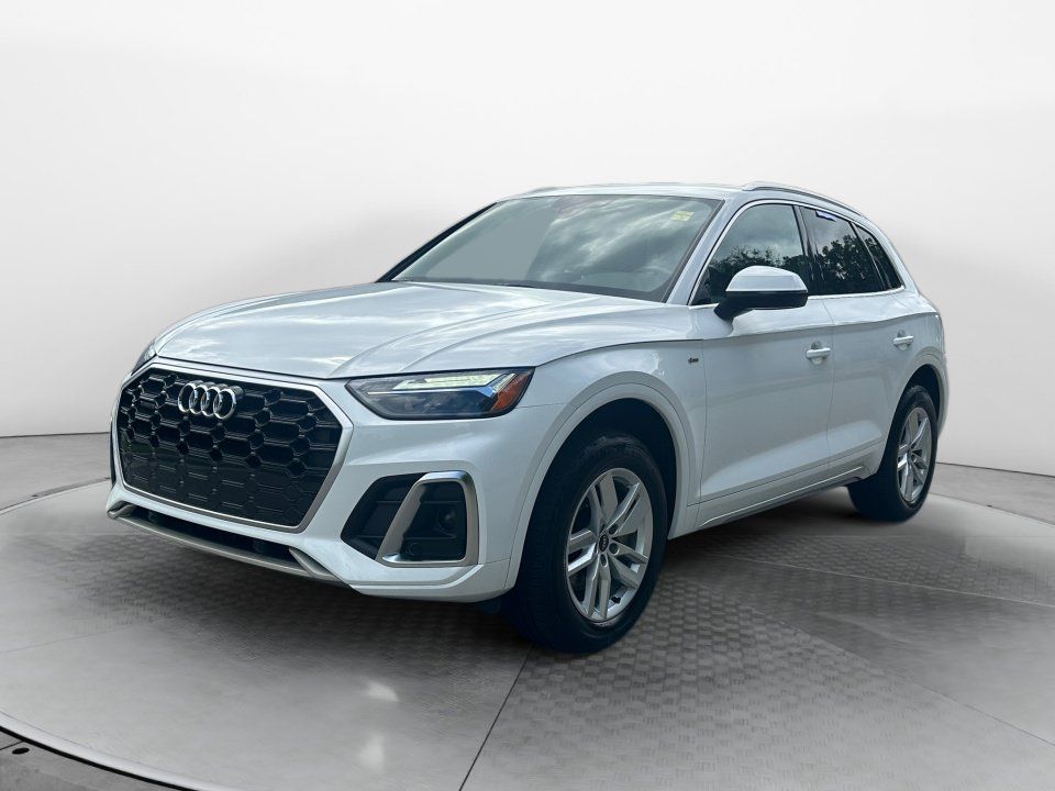 Used 2024 Audi Q5 2.0T Premium w/ Convenience Package AWD/4WD image 3