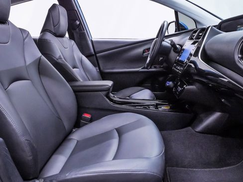 Used 2020 Toyota Prius XLE image 13