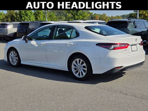 Used 2021 Toyota Camry LE FWD image 5
