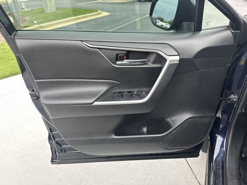 Used 2021 Toyota RAV4 XLE FWD image 14