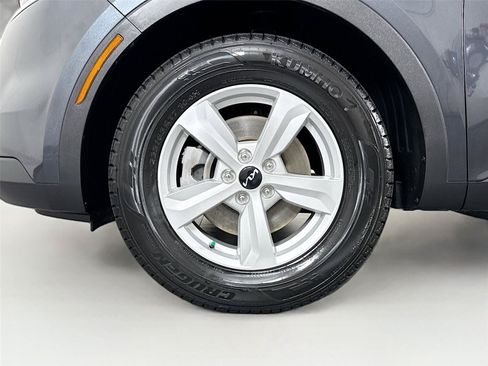 Used 2023 Kia Sorento LX FWD image 39