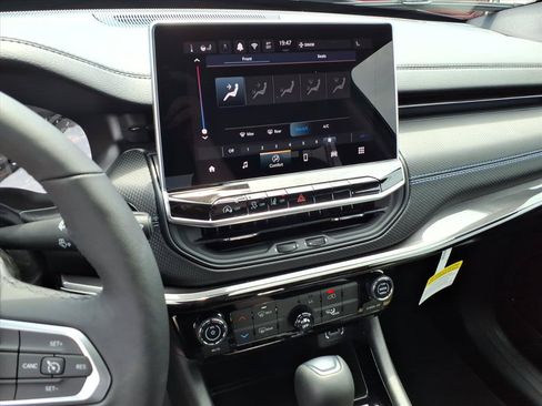 New 2026 Jeep Compass Latitude AWD/4WD image 28