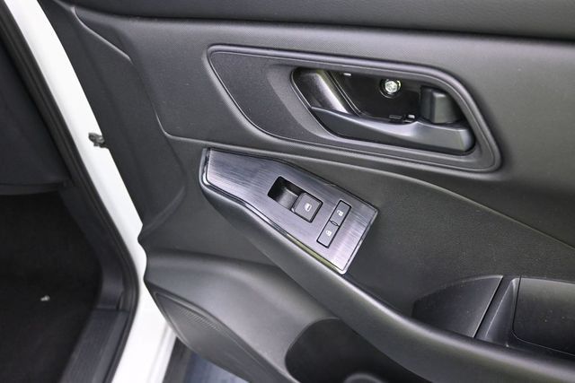 Used 2024 Nissan Rogue S AWD/4WD image 32