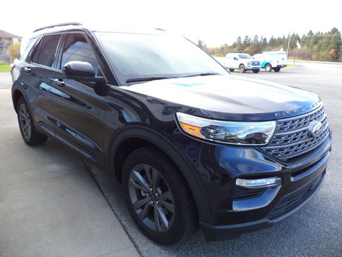 Used 2023 Ford Explorer XLT w/ Equipment Group 202A image 9