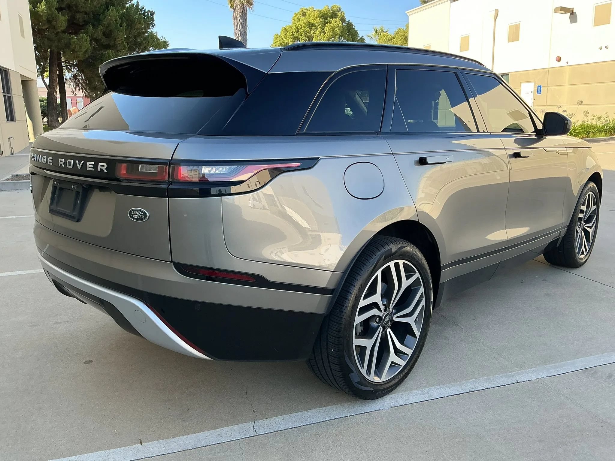 Used 2019 Land Rover Range Rover Velar S AWD/4WD image 5