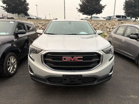 Used 2019 GMC Terrain SLE w/ Driver Convenience Package FWD image 2