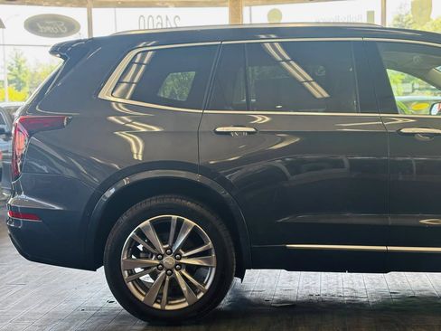 Used 2022 Cadillac XT6 Premium Luxury w/ Technology Package AWD/4WD image 6