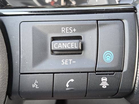 Used 2023 Nissan Rogue SV image 9