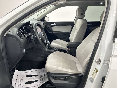 Used 2020 Volkswagen Tiguan SE w/ Panoramic Sunroof Package AWD/4WD image 9