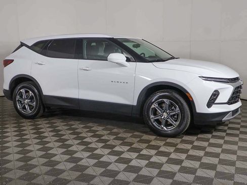 Used 2025 Chevrolet Blazer LT FWD image 12
