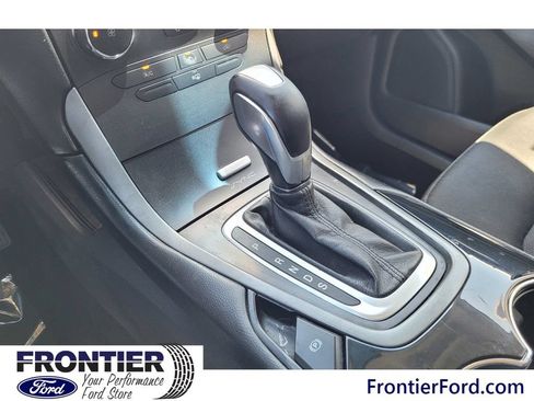 Used 2017 Ford Edge SE AWD/4WD image 13