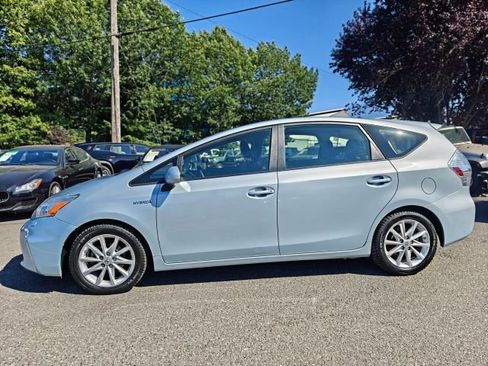 Used 2013 Toyota Prius V Five image 4