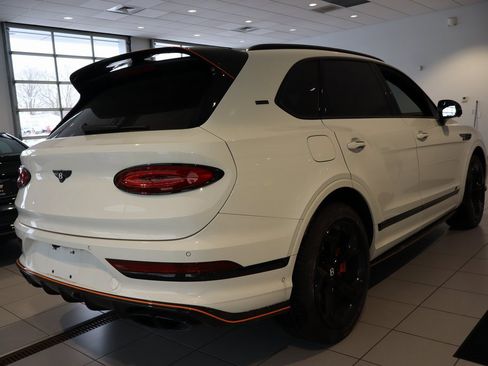 Used 2025 Bentley Bentayga image 14