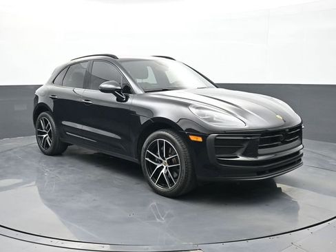Certified 2025 Porsche Macan AWD/4WD image 25