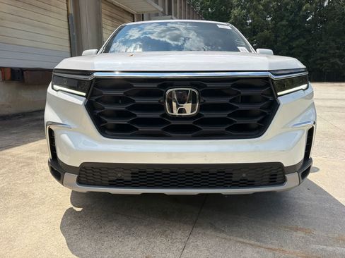 Used 2025 Honda Pilot EX-L image 17