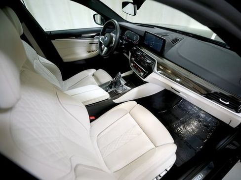 Used 2020 BMW M550i xDrive w/ Executive Package AWD/4WD image 5