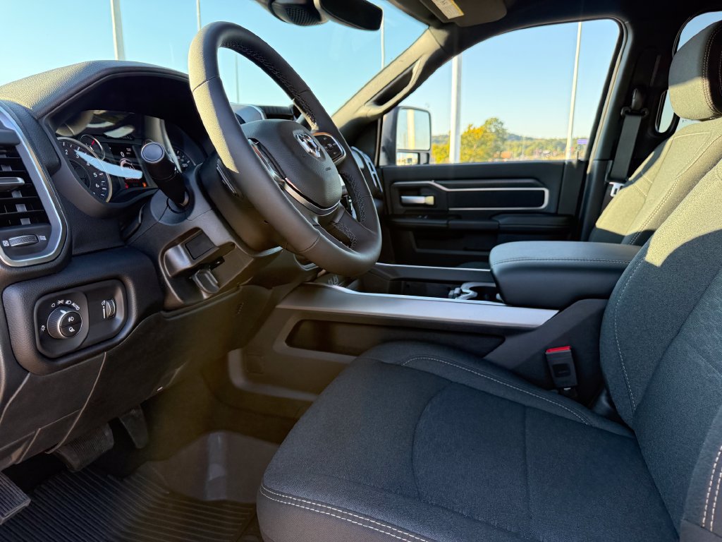 New 2026 RAM 2500 Big Horn AWD/4WD image 4
