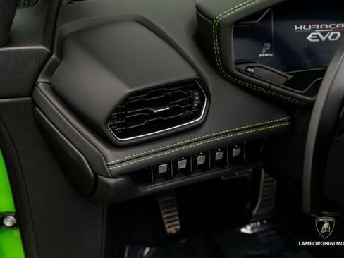 Used 2021 Lamborghini Huracan EVO RWD image 34