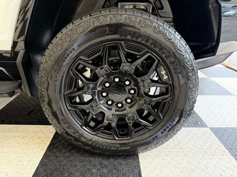 Used 2024 GMC Hummer EV 2X AWD/4WD image 12