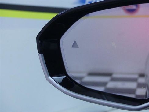 Used 2025 BMW 530i xDrive w/ Premium Package image 34