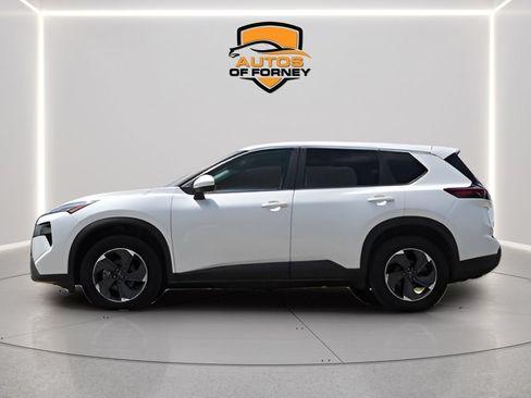 Used 2024 Nissan Rogue SV FWD image 2