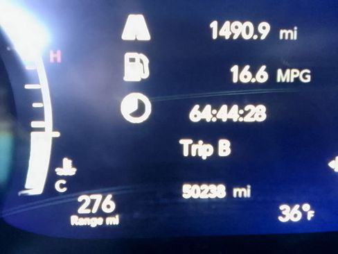 Used 2024 Chrysler Pacifica Touring-L image 9