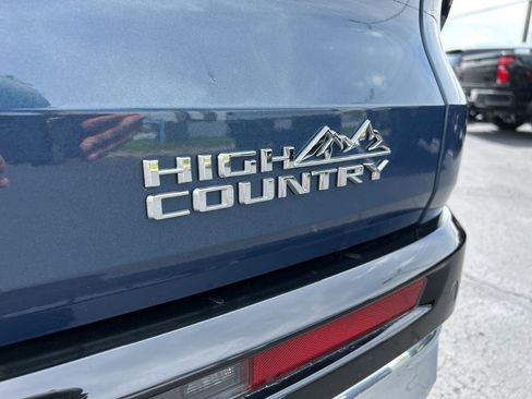 Used 2025 Chevrolet Traverse High Country FWD image 13